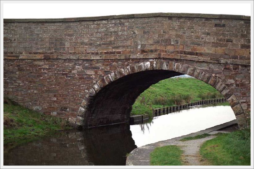 018-canalbridge-Altham