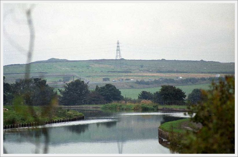 019-canal-towardsHameldon