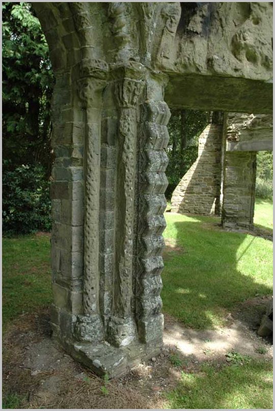 Decorative stonework - 3 Arches