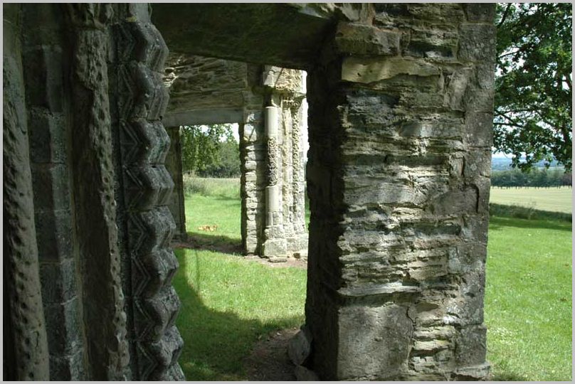 Decorative stonework - 3 Arches